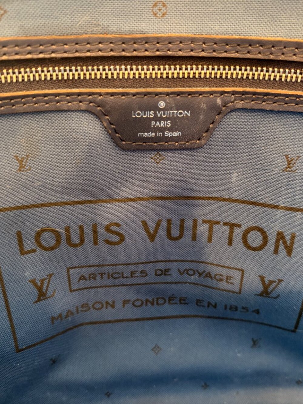 Louis Vuitton - Picture 5 of 5